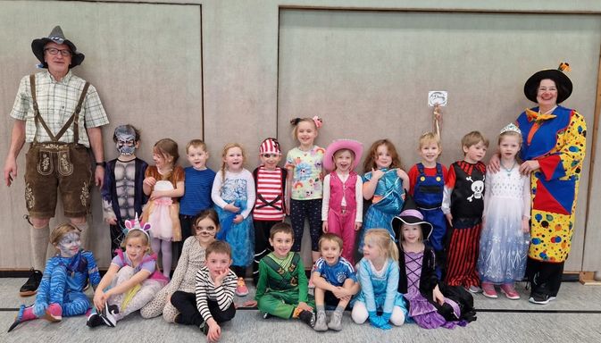 Kindergruppe beim fasching in Kissenbrück